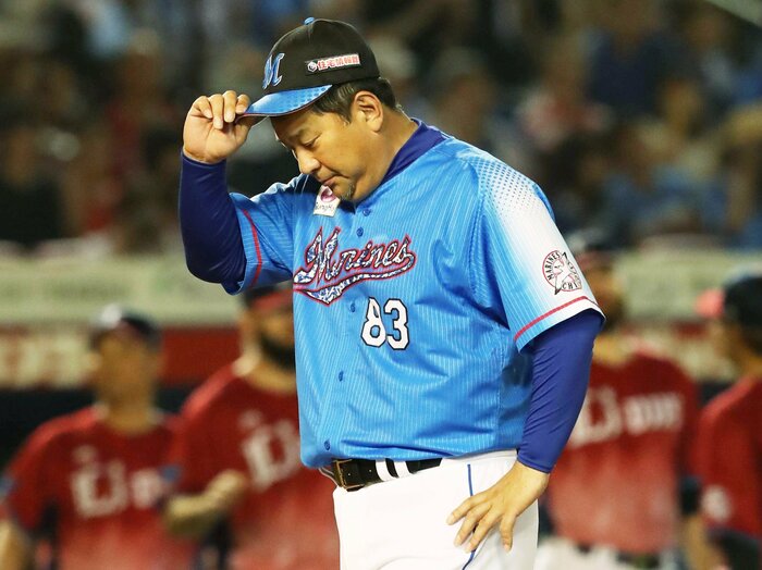 「これがプロのチームか？」ロッテ選手たちの前で新監督・伊東勤が“号泣した”真相…ブーイングに「悔しくないのか！」就任1年目の“計算外”＜Number Web＞ photograph by JIJI PRESS