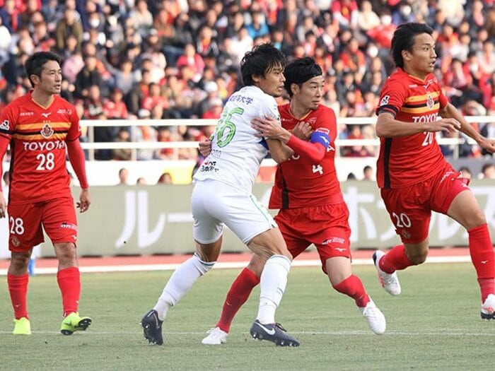 あの一瞬が無ければ湘南が16位に!?岡本拓也、超ファインプレーの真実。<Number Web> photograph by Takahito Ando