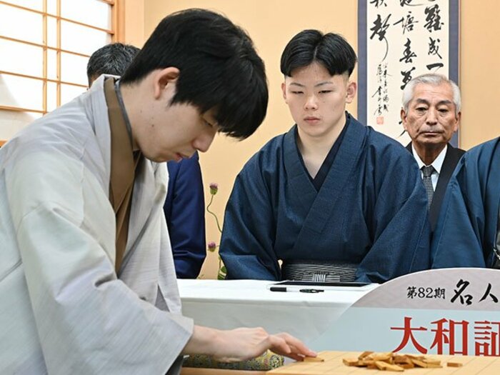 藤井聡太は“未経験”だが…「ひふみん14歳が大山康晴vs升田幸三で似顔絵を」「羽生善治は春休みか夏休みに」大棋士の記録係秘話<Number Web> photograph by 日本将棋連盟