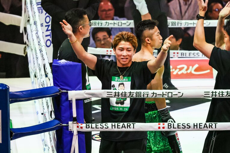 「もっと拓真に歓声を！」と観衆を煽る井上尚弥（2枚目／全2枚） ©Susumu Nagao