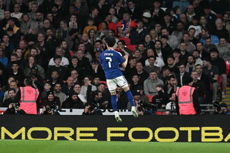 三笘のカウンター弾に静まり返るウェンブリー ©AFLO