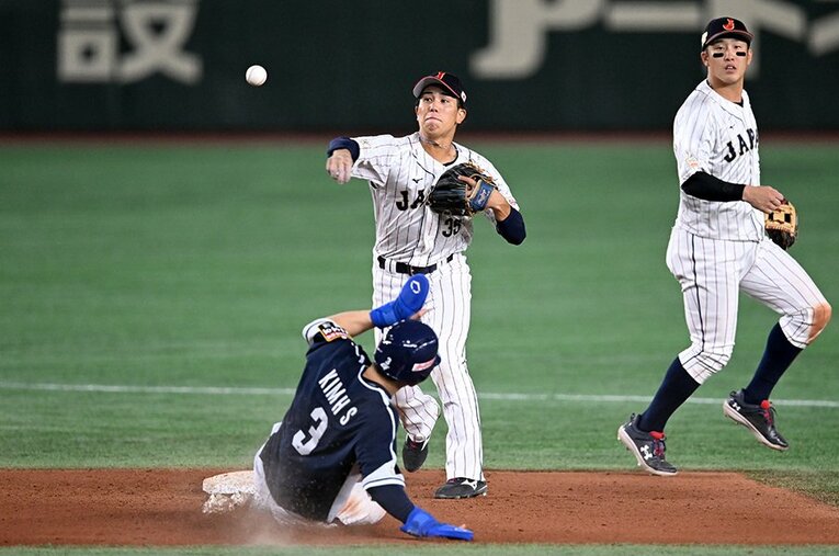 井端弘和監督の下でアジア制覇を成し遂げた若き侍ジャパン。ただしライバル国も進境が著しそうだ ／ photograph by Gene Wang/Getty Images