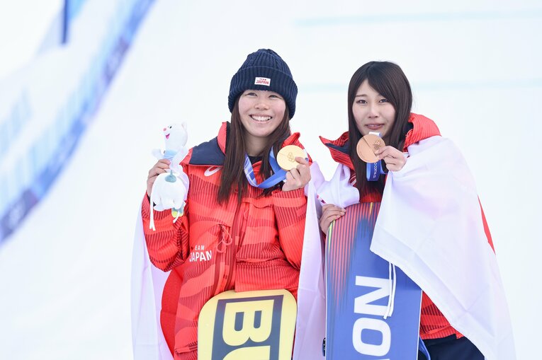 悔しさをこらえて笑顔を浮かべた村瀬　©Nanae Suzuki/JMPA