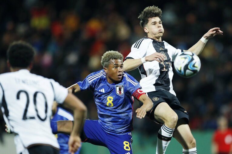 「CLやELに出ているドイツ有望株のフィジカルに負けず…」パリ世代日本代表を撮って感じた“肉体とハートの充実ぶり”(70)