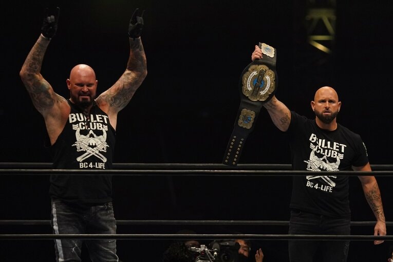 バレット・クラブのドク・ギャローズ（左）とカール・アンダーソン