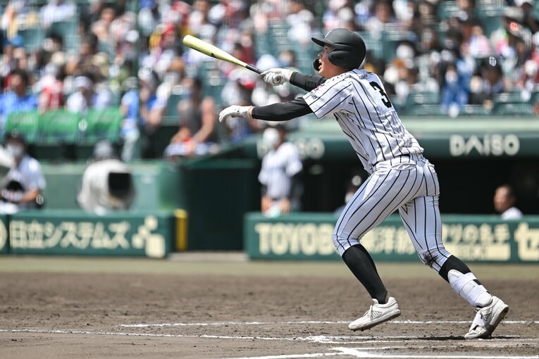 190cmの弟・慶太。バッティングシーン③　©Nanae Suzuki