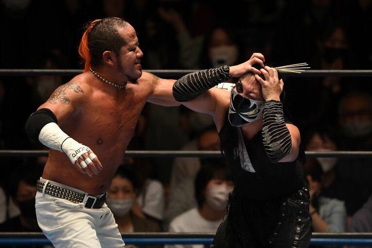 DOUKIの頭に竹串を突き刺す葛西純