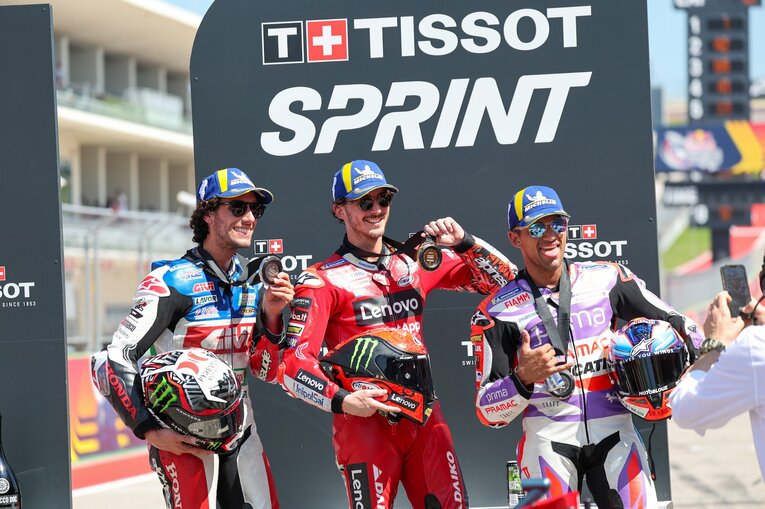 土曜のスプリントレースはバニャイアが1位（中央）、リンスが2位（左）、ホルヘ・マルティンが3位だった　©Satoshi Endo