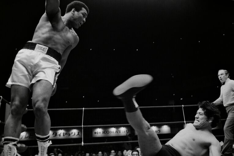 筆者がリングサイドに潜り込んで撮影した写真