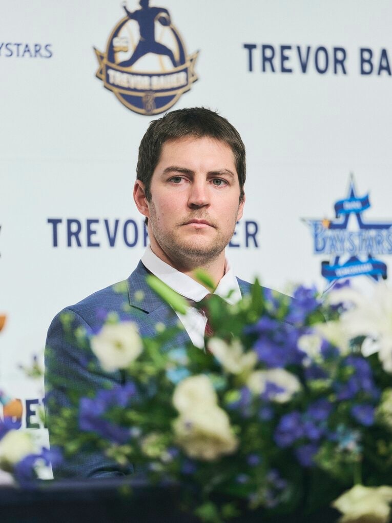 3月24日のDeNA入団会見。スーツ姿で登場　©Yuki Suenaga