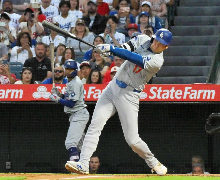 エンゼルスタジアムでタイムリー三塁打を放つ大谷　©JIJI PRESS