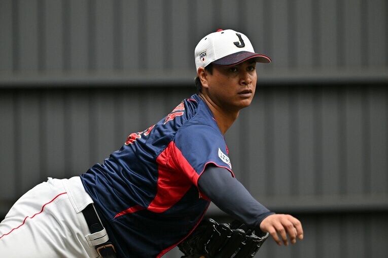 宮崎キャンプ、ブルペンで投球をする宇田川　©Hideki Sugiyama