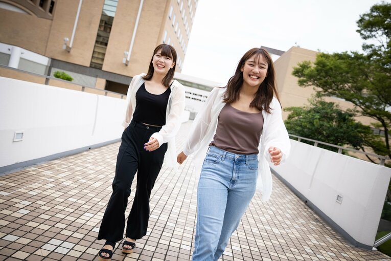 大きな注目を集めた菊地真結（左）と衣笠乃愛と「のあまゆ」　©Takahisa Hirano