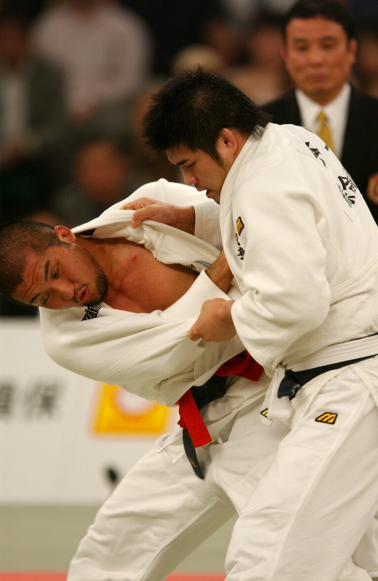 井上康生と鈴木桂治の試合（2004年全日本柔道選手権）©Takuya Sugiyama