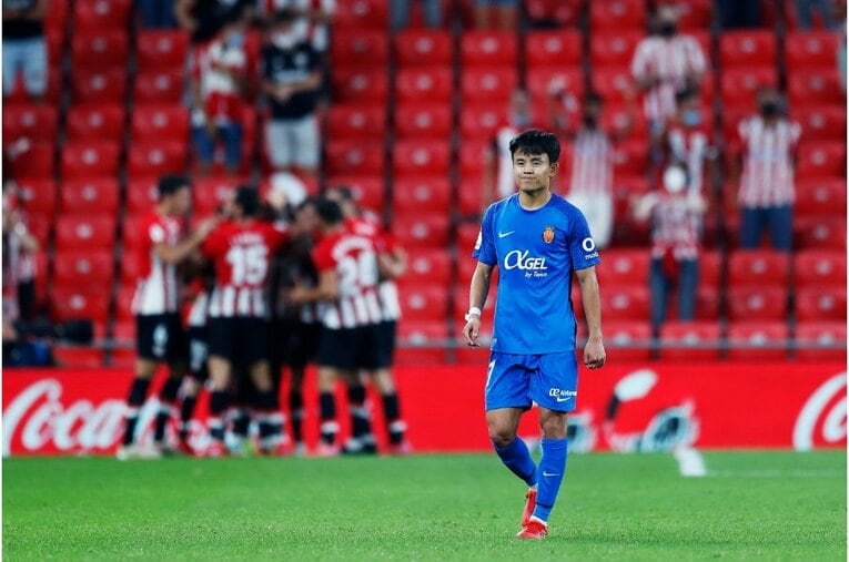 久保建英を間近で撮って気づいた《試合前ルーティンとファールを受けた後のクセ》 韓国の至宝イ・ガンインとの共存はどうなる？(36)