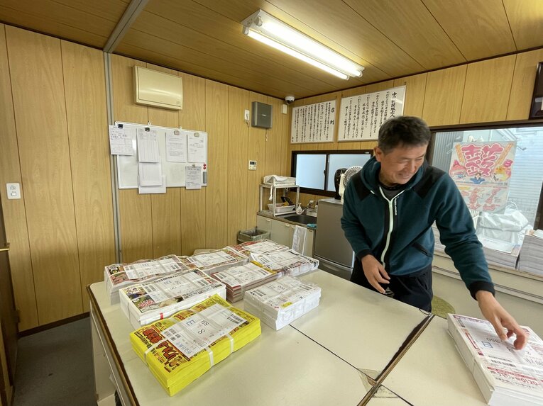 【仕事風景】新聞販売店でオーナーを務める元中日・前原博之さん　©NumberWeb