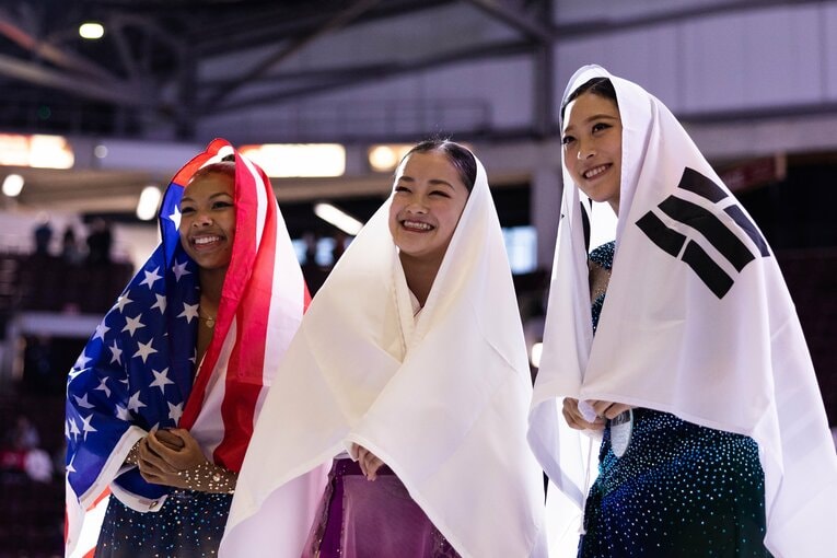 左から、スター・アンドリュース、渡辺、ユ・ヨン　©Getty Images