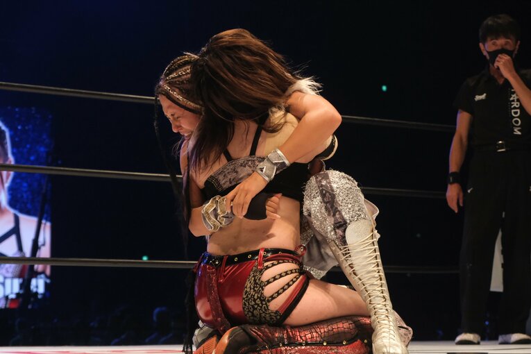 殴り続けた鈴季すず、抱きしめたジュリア…スターダムリーグ戦“最大のカード”は何を残したか？「本当の姉妹」「憎しみは晴れた」(56)