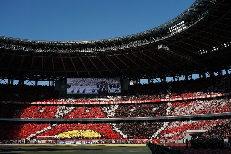 キックオフ前、浦和ゴール裏のコレオグラフィー　©Etsuo Hara/Getty Images