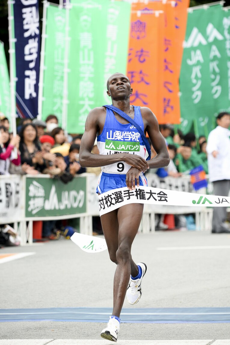 2013年11月、全日本駅伝のオムワンバ  ©Asami Enomoto