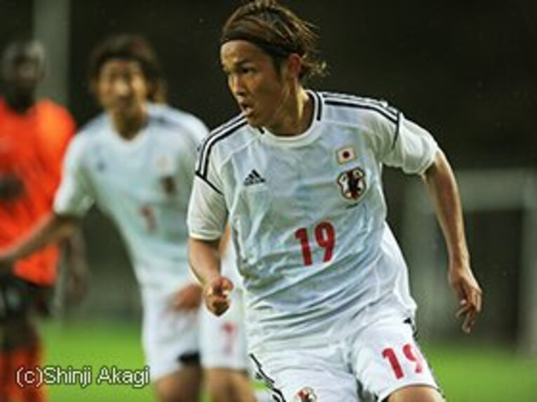 Takashi Usami
1992年5月6日、京都府生まれ。'09年、ガンバ大阪のトップチームに飛び級で昇格し、17歳でクラブ史上最年少デビュー。'10年には7得点を挙げ、新人賞を獲得。さらに翌年にはA代表にも招集され、同年7月にバイエルン・ミュンヘンへ期限付きで移籍するも1年で退団。今夏から、再びガンバ大阪からの期限付き移籍でホッフェンハイムに加入した。178cm、70kg