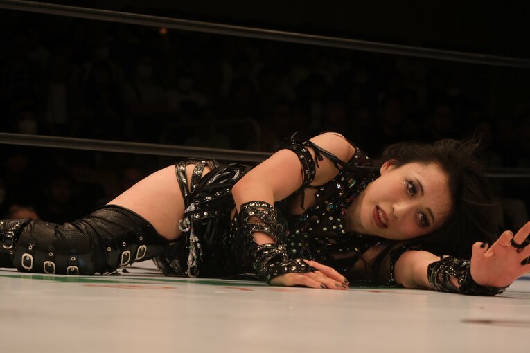 無料中継でも話題を集めた上谷沙弥vsAZM（9月27日）　©Norihiro Hashimoto