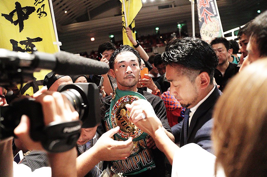 山中慎介の左ストレートは今も輝く。目指すは具志堅超えか、統一戦か。<Number Web> photograph by Tsutomu Takasu