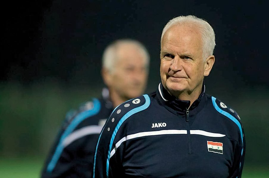 アジア杯シリア監督、シュタンゲ。戦争に負けず生きる70歳の半生。<Number Web> photograph by Soccer Iraq