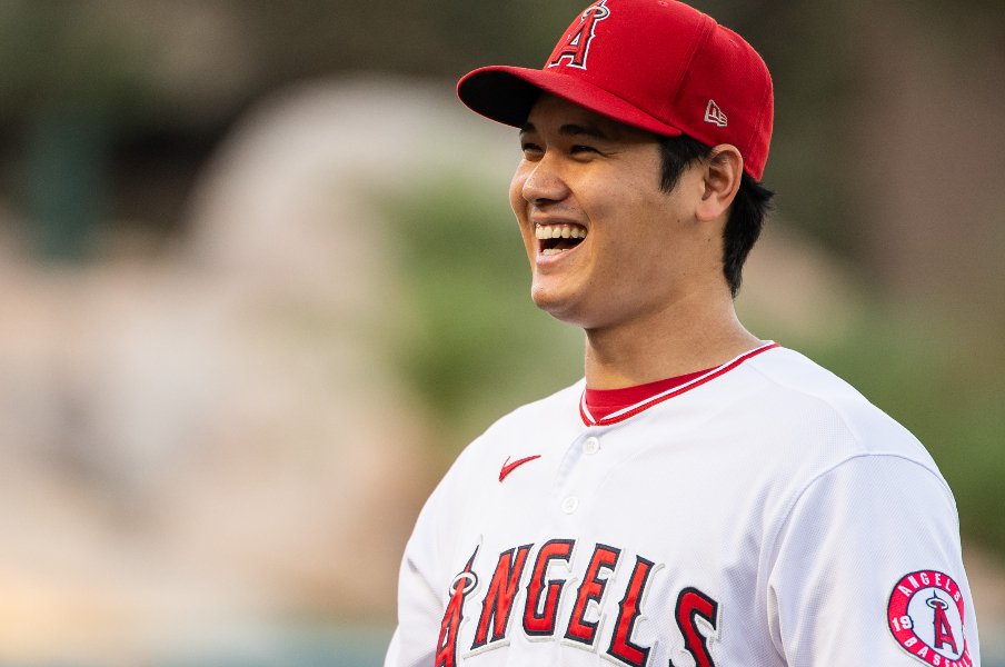 大谷翔平の歴史的mvpで現地アメリカも熱狂 Tv局は まるでビデオゲーム エンゼルスタジアムに掲げられた文字は 最新レポ Mlb Number Web ナンバー