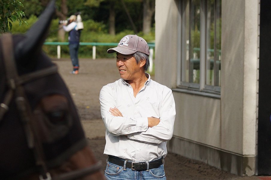 藤沢和雄調教師とダービーの再遭遇。レイデオロはまだ終わっていない。<Number Web> photograph by Satoshi Hiramatsu