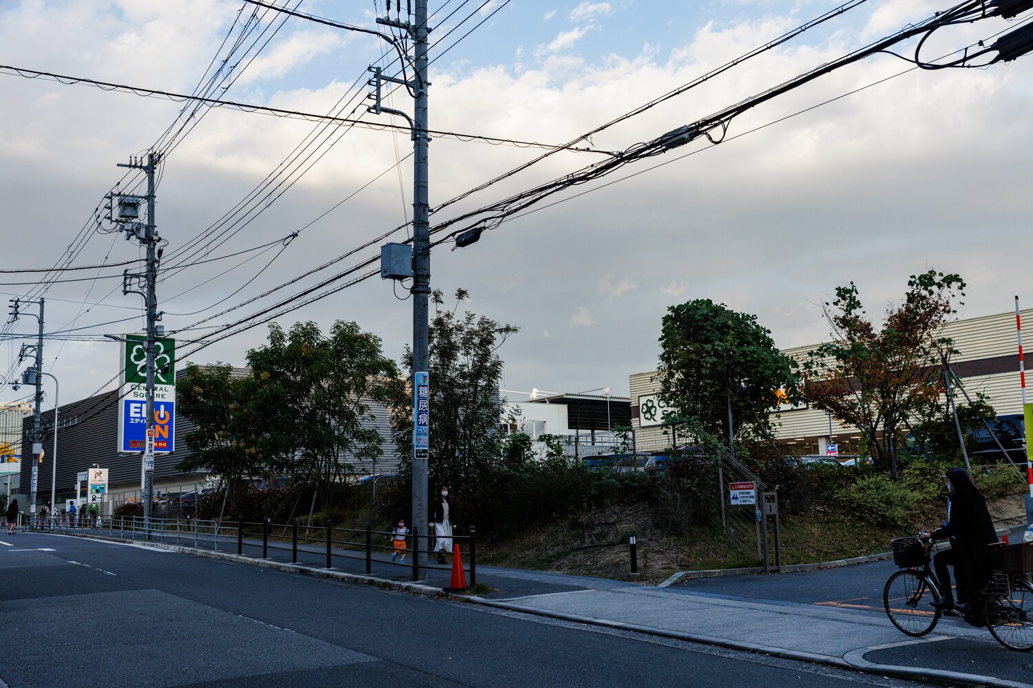 せっかくなので球場跡地「もりのみやキューズモールBASE」の周りをぐるっと歩いてみた