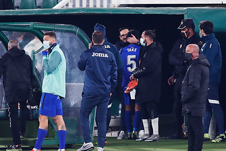 ボルダラス監督と久保の“特別なハグ”。信頼関係が感じられる