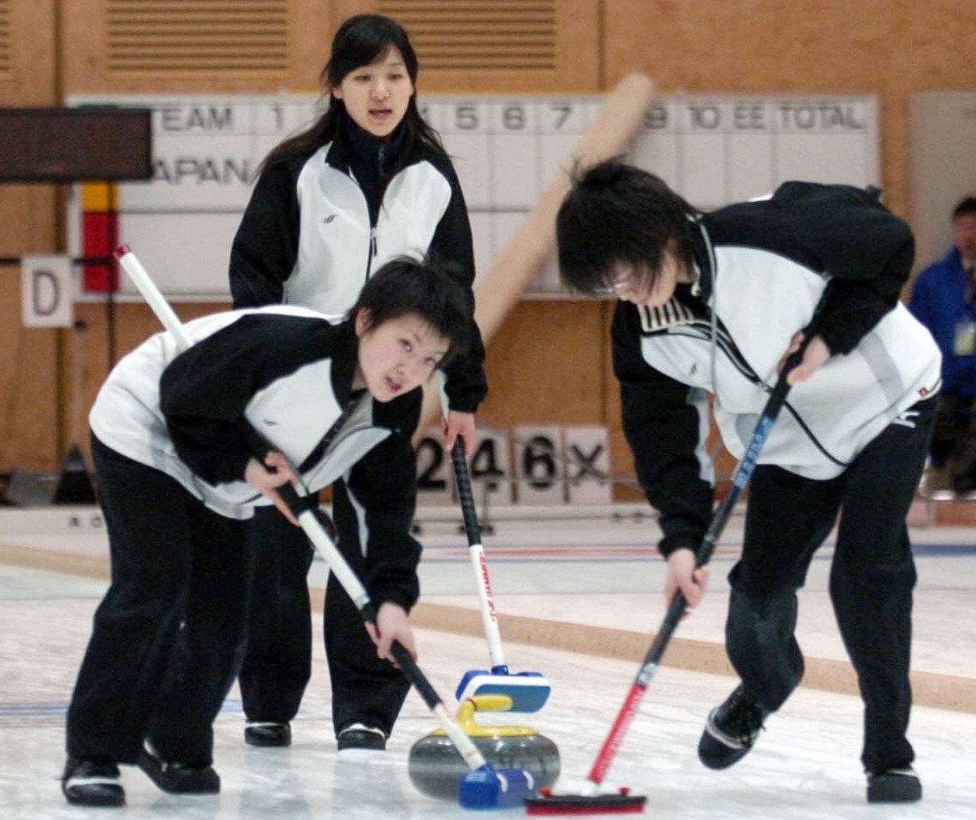 常呂中時代の（手前左から）鈴木夕湖、吉田知那美、小野寺佳歩　©Kyodo News