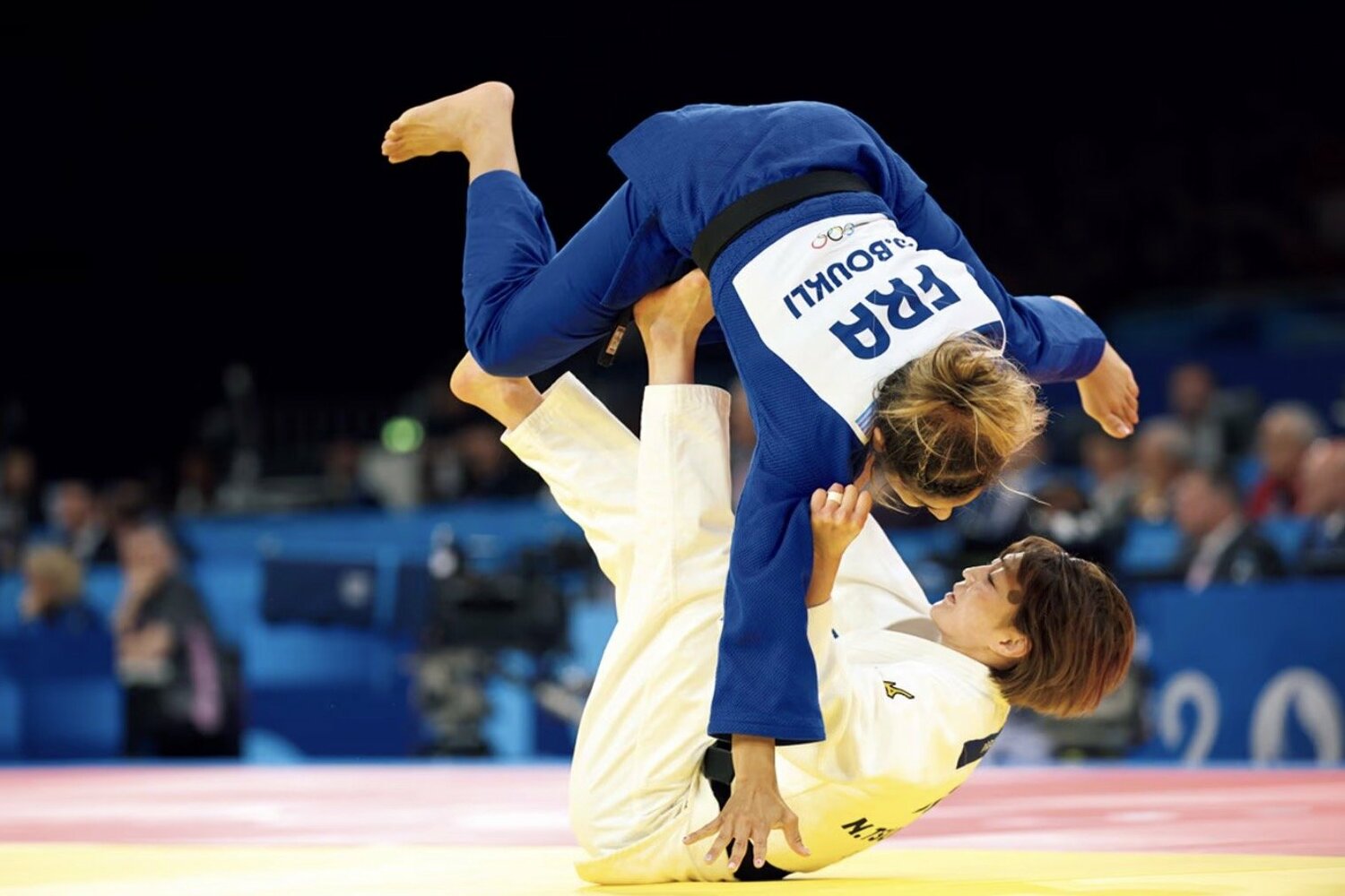 パリ五輪の舞台でも伝家の宝刀・巴投げが炸裂した ©Tetsuya Higashikawa / JMPA