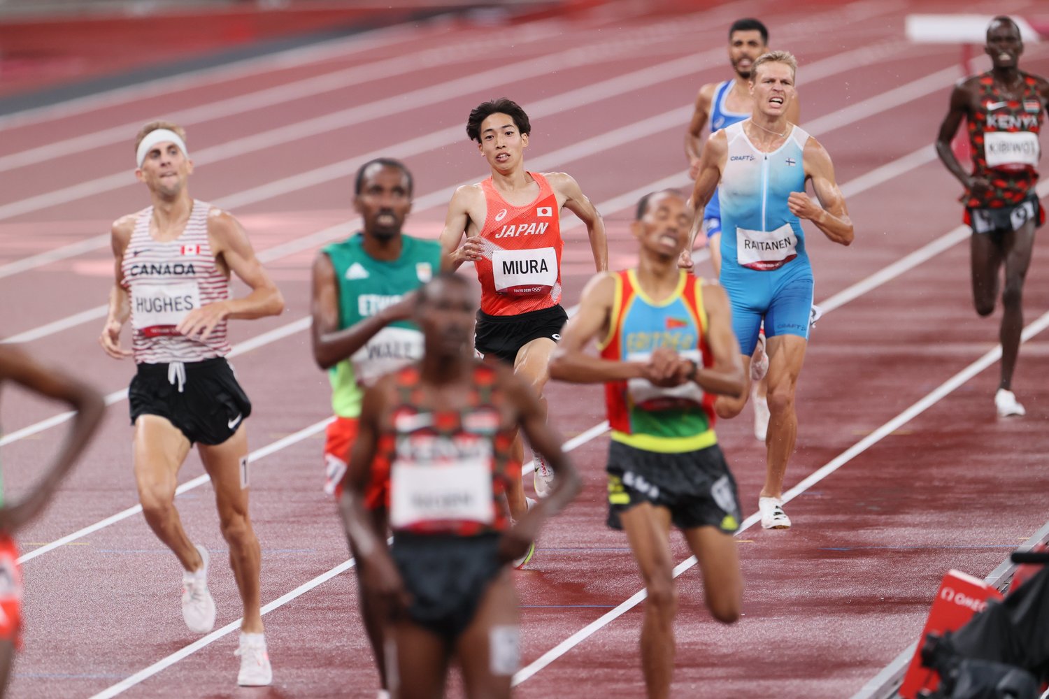 ラスト200m付近からのスパートかける　©JMPA