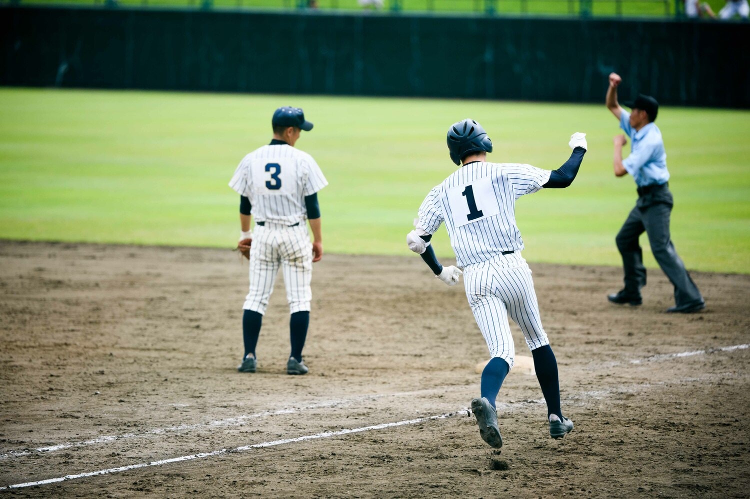 盛岡四戦、延長12回をひとりで投げ抜き、決勝2ランを放った瞬間の佐々木朗希　©Asami Enomoto
