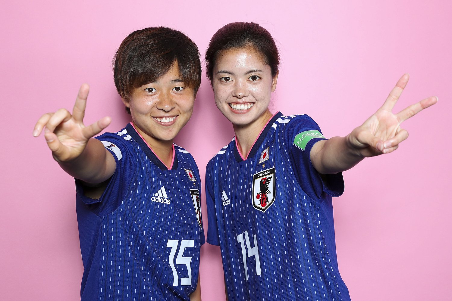 かつて籾木と同じチームで活躍した長谷川唯（右）も海外移籍を果たした