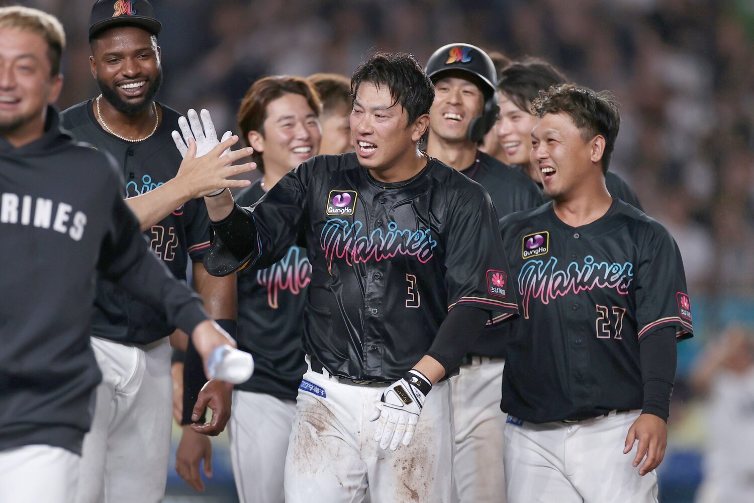 貫くネガティブ思考が極まればこんな歓喜の瞬間を連れてくることも…（2023年サヨナラのヒーローとなり）　©︎JIJI PRESS