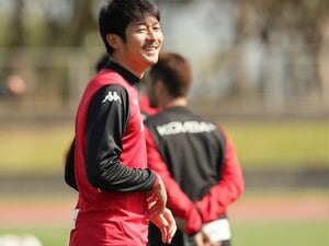 「一番下手くそだった僕に…」名門高校サッカー部キャプテンが“亡き恩師”に誓った夢「38歳で逝去したJリーガー横山知伸」が遺した言葉