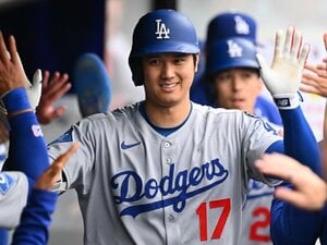 「オオタニの投手復帰にメリットない」アメリカで賛否…大谷翔平は二刀流をやめるべきか? 名物記者もメジャー最強打者も言及「ドジャースの攻撃力が落ちる」