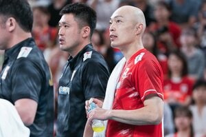 「パリ五輪は兄貴と出た。本音を言えば…ロス五輪はオミと」男子バレー深津貴之コーチが“密か”に抱く弟への特別な思い「兄弟だから慣れ合うつもりはない」