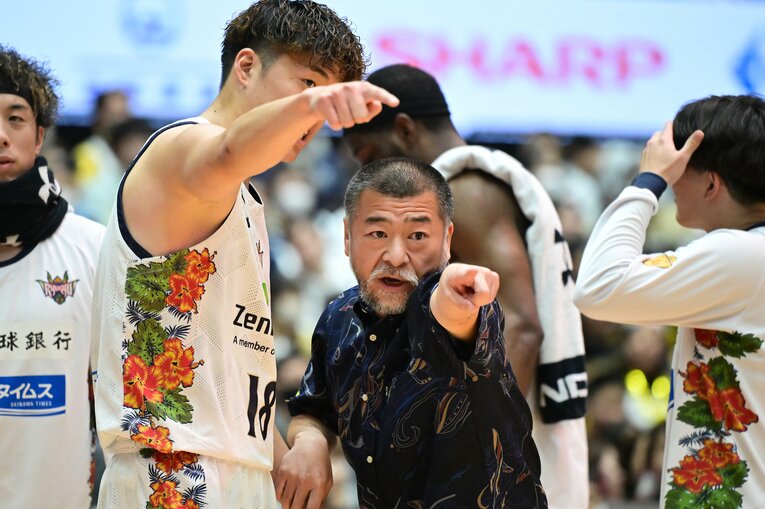 2022-23シーズンに琉球をBリーグ初優勝に導くなど、常勝軍団に育て上げた桶谷大HC　©︎AFLO SPORT