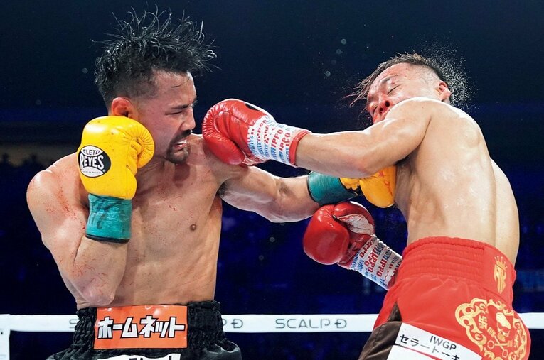 堤聖也（右）vs.比嘉大吾（左）はボクシング史上に残る伝説の一戦となった ／ photograph by Naoki Fukuda