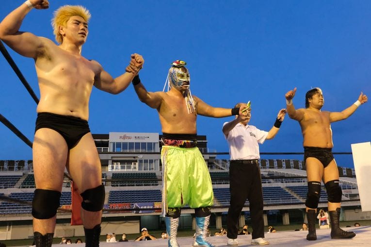 佐藤光留プロデュース『真夏の変態祭り』で諏訪魔に大仁田、鈴木みのるも大暴れ！ 灼熱の旧川崎球場で“1日6試合”の佐藤が感じたのは…？(26)