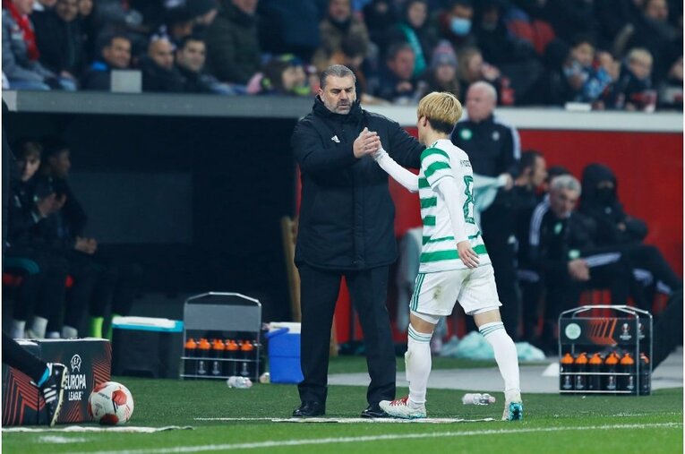 古橋亨梧のスパイクに「日の丸とKyogo」 セルティックでの絶好調ぶりを撮って体感した“スピードと日本代表での期待”(40)