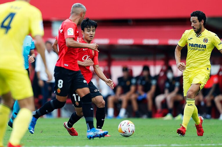 「クボ、ユニフォームちょうだい！」久保建英の“ティキタカ”は地元の子供、タクシー運転手にも人気… ビジャレアル相手に見せた敬意とは〈激写〉(29)