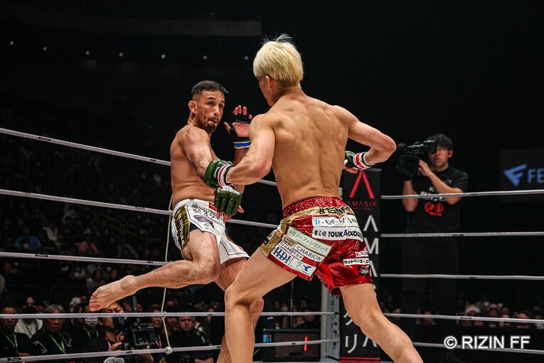 鈴木千裕vs.クレベル・コイケ　©RIZIN FF