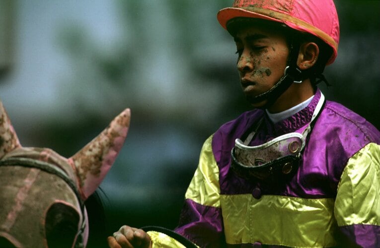 ダートのレース後、砂まみれになった若き日の福永祐一　©Keiji Ishikawa