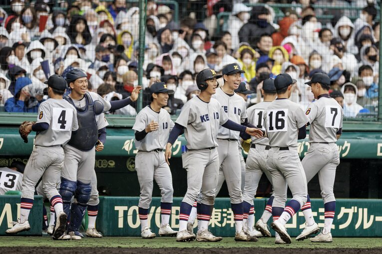 センバツ初戦、昨夏王者の仙台育英を相手に延長10回の熱戦を繰り広げた慶應。1-2で惜しくも敗れる　©Kiichi Matsumoto