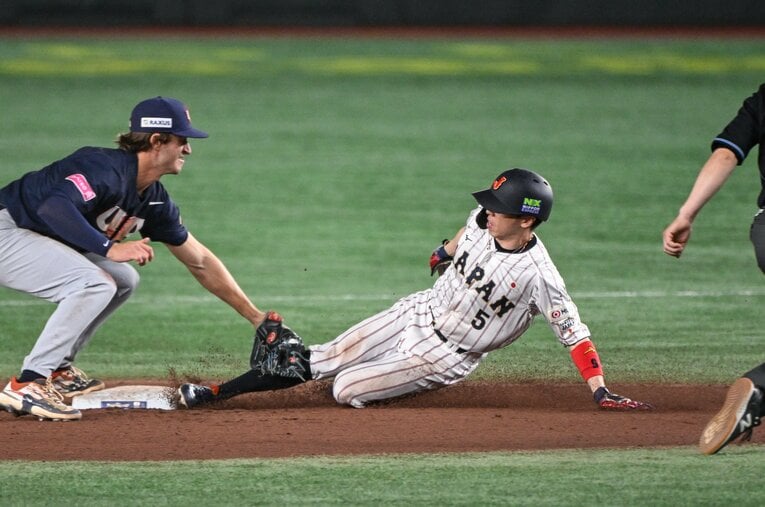 プレミア12、アメリカ代表戦7回に代走で登場した五十幡亮汰が喫した盗塁死には、快足の「課題」と「無限の可能性」が詰まっていた ／ photograph by Nanae Suzuki